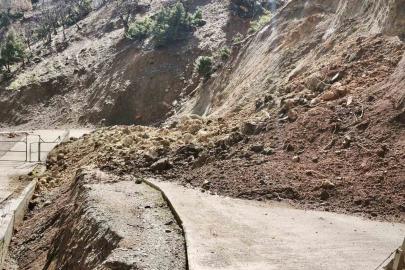Batman’ın üç ilçesinde meydana gelen toprak kayması ulaşımda aksamalara neden oldu
