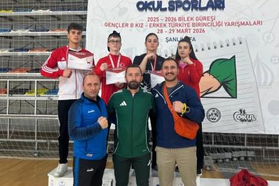 Bayburtlu öğrenciler bilek güreşinde Türkiye dereceleri elde etti