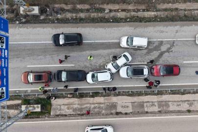 Bayram dönüşü zincirleme kaza: Anne ve iki çocuğu yaralandı