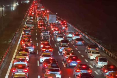 Bayram göçü sürüyor: Düzce’de trafik durma noktasına geldi