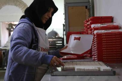Bayram öncesi imalathanelerde saray helvası mesaisi