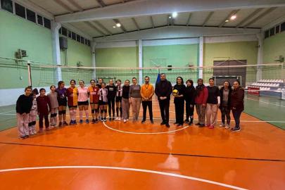 Beylikova’da Anne-Kız Voleybol Turnuvası büyük ilgi gördü