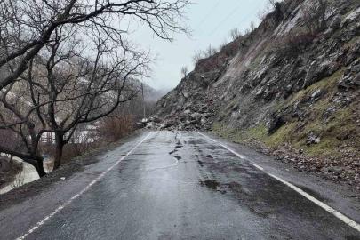Beytüşşebap’ta heyelan nedeniyle 11 yerin yolu ulaşıma kapandı
