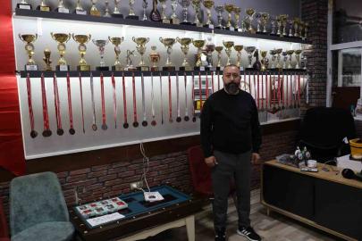Bilardoyu aşka dönüştürdü, 150 sporcu yetiştirdi