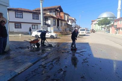 Bilecik’te cadde ve sokakları bayrama hazır