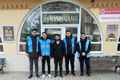 Bilecik’te KYK öğrencileri camiyi temizledi, ihtiyaç sahiplerine kumanya ulaştırdı