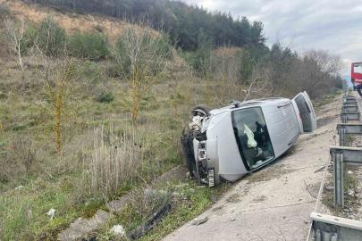 Bilecik’te şarampole uçan araçtaki 2 kişi yaralandı