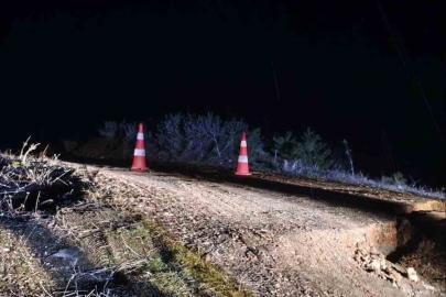 Bilecik’te yağış nedeniyle köy yolu çöktü