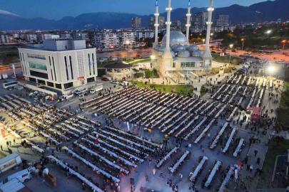 Binlerce kişi Merkezefendi Belediyesinin gönül sofrasında buluştu