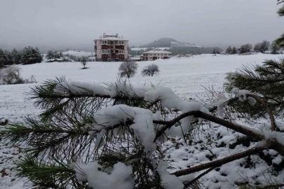 Bolu martta yağan karla beyaza büründü