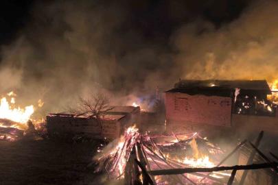 Bolu’da çıkan yangında çok sayıda yapı küle döndü
