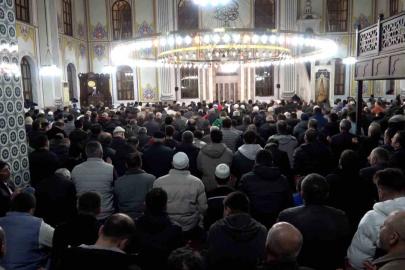 Bolu’da Kadir Gecesi’nde camiler doldu taştı