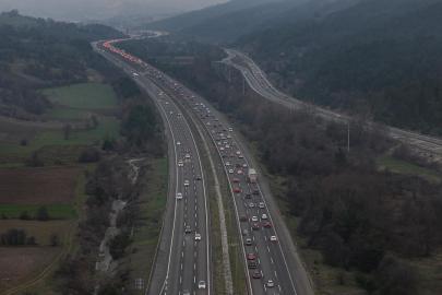 Bolu’da tatilcilerin dönüş yoğunluğu: Kilometrelerce araç kuyruğu oluştu