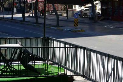 Bu kavşağa giren sürücüler kaza sonucu ya sanayiye ya da hastaneye gidiyor