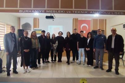 Burhaniye’de Geleceğe Çare etkinliklerinde münazara yarışmaları başladı