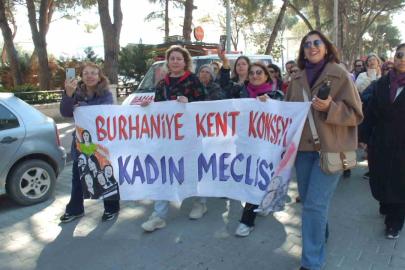 Burhaniye’de sazlı sözlü Kadınlar Günü kutlaması