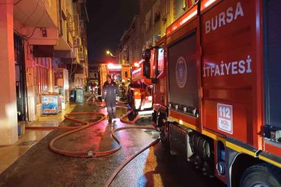 Bursa’da apartmanın çatı katında yangın