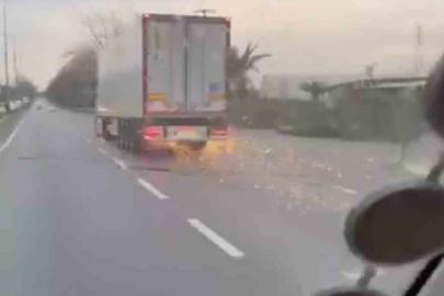 Bursa’da korku dolu anlar, direği deviren TIR olay yerinden kaçtı