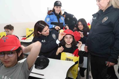Bursa’da öğrencilere polislik tanıtımı ve güvenlik bilgilendirmesi