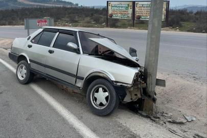 Bursa’da otomobil direğe çarptı, 1 yaralı
