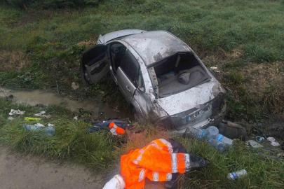Bursa’da taklalar atan otomobil tarlaya uçtu: 3 yaralı