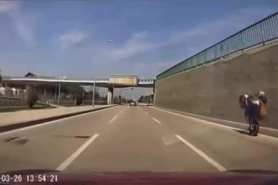 Bursa’da tehlikeli motosiklet şovu kameraya yansıdı