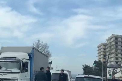 Bursa’da trafikte kavga : Sürücüler birbirine girdi