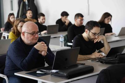 Büyükşehir’den teknoloji meraklısı gençlere yapay zeka eğitimi