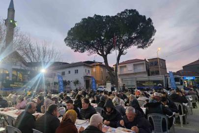 Büyükşehir’in iftar sofraları vatandaşları buluşturuyor