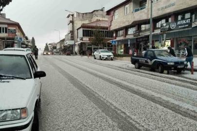 Çal’a Mart ayında kar düştü