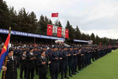 Çanakkale’de eğitimleri tamamlanan acemi erler yemin etti