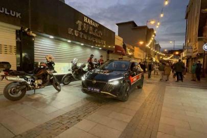 Çanakkale’de kar vaadiyle vatandaşları dolandıran kuyumcunun işletmesinde yapılan incelemede sahte altınlar ortaya çıktı