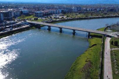 Çarşamba Ali Fuat Başgil Köprüsü trafiğe kapatıldı