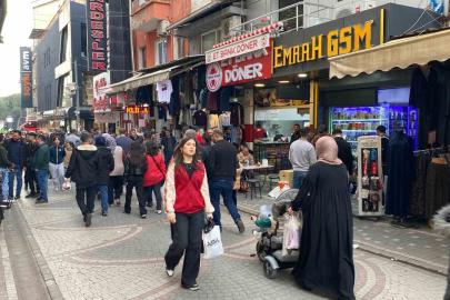 Çarşı ve sokaklarda bayram yoğunluğu