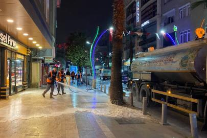 Çayırova’da bayram öncesi cadde ve sokaklar yıkanıyor