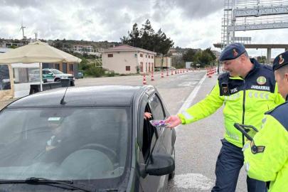 Çeşme’de jandarmadan anlamlı bayram jesti