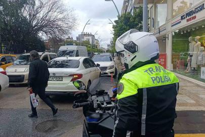 Ceza yazılacağını bile bile yasaklı alanlara park ediyorlar