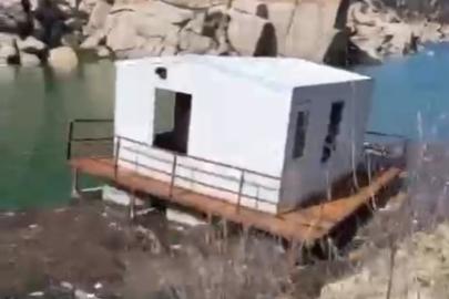 Çine Barajı’nda yüzen ev