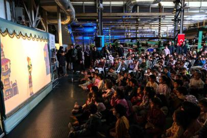 Çocuklar geleneksel gölge gösterisi ile eğlenceli anlar yaşadı