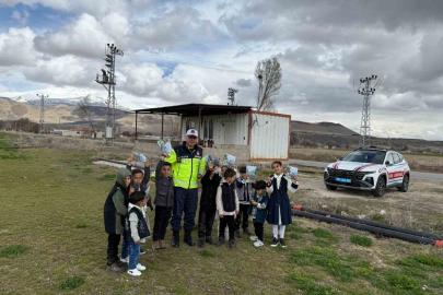 Çocukların bayram harçlıkları jandarmadan