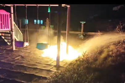 Çocukların yaktığı ateş parkı alev topuna çevirdi