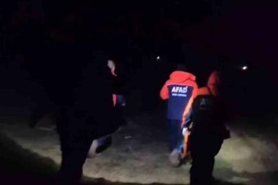 Çorum’da araçlarıyla çamura saplanan aile 8 saatlik çalışmayla kurtarıldı