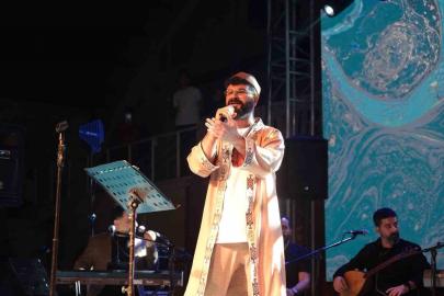 Çorum’da binlerce kişi ilahi ve ezgilerle golu gecede bir araya geldi