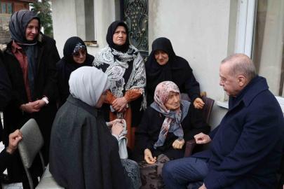 Cumhurbaşkanı Erdoğan, Rize’de komşularıyla bayramlaştı