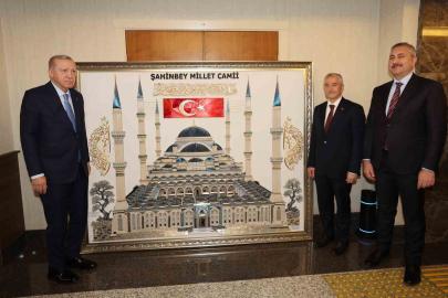 Cumhurbaşkanı Erdoğan’a Tahmazoğlu’ndan anlamlı hediye