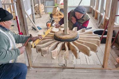 Değirmenlerin dönmesi onun ellerinde