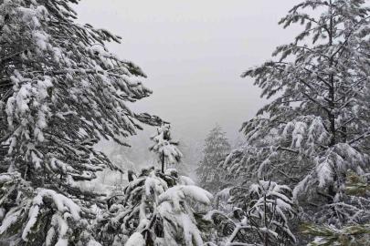 Demirci’nin yüksek kesimlerinde kar yağışı etkili oluyor