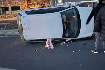 Denizli-Serinhisar karayolunda 2 araç takla attı; 5 yaralı