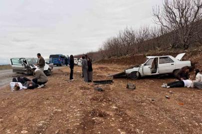 Denizli’de iki ayrı trafik kazasında 8 kişi yaralandı