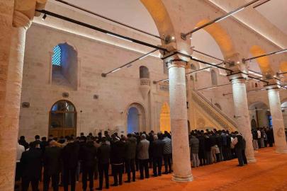 Depremde hasar gören tarihi Selahattin Eyyubi Camii yeniden ibadete açıldı